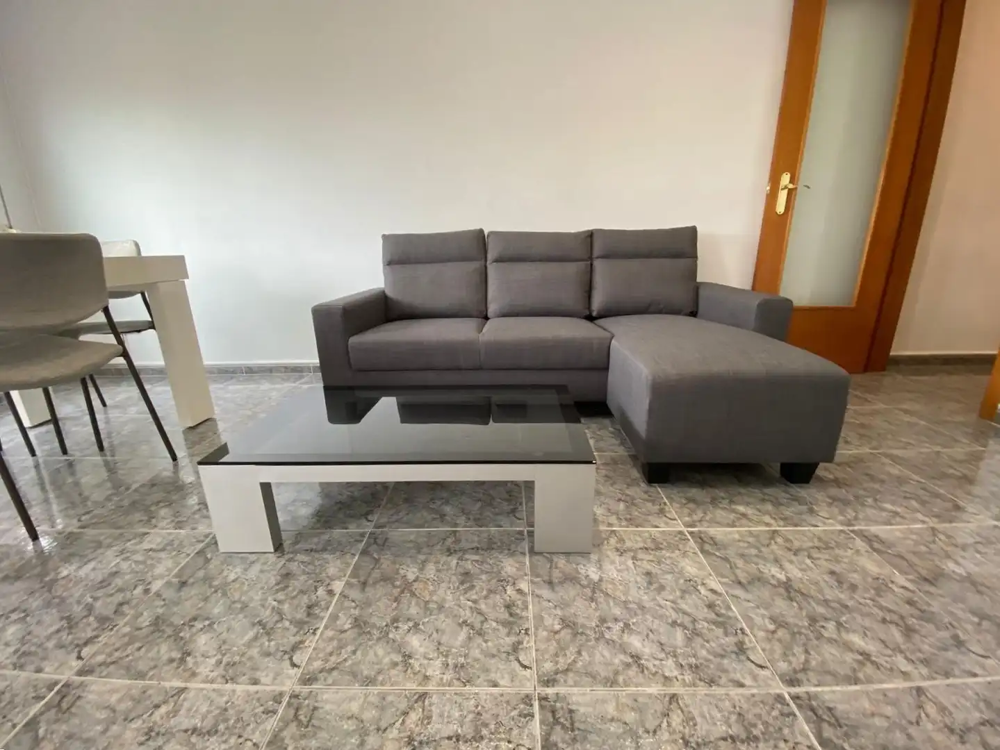 Sala de estar de Piso en venta en L'Hospitalet de Llobregat con Calefacción y Balcón