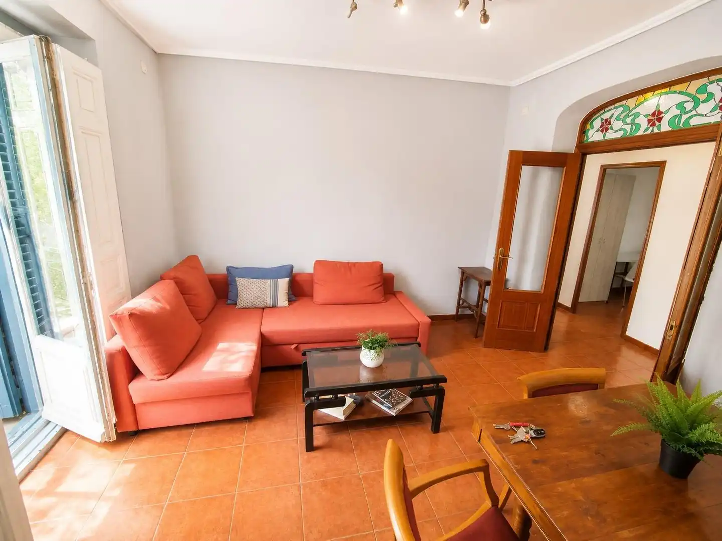 Wohnzimmer von Wohnung zur Miete in Madrid mit Heizung, Möbliert und Balkon