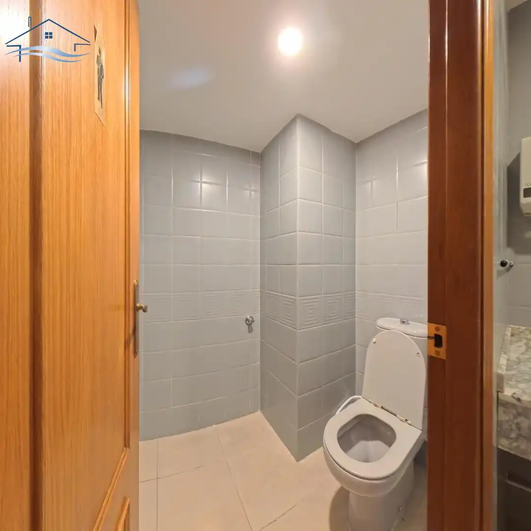 Badezimmer von Büro zur Miete in Alicante / Alacant mit Klimaanlage und Heizung