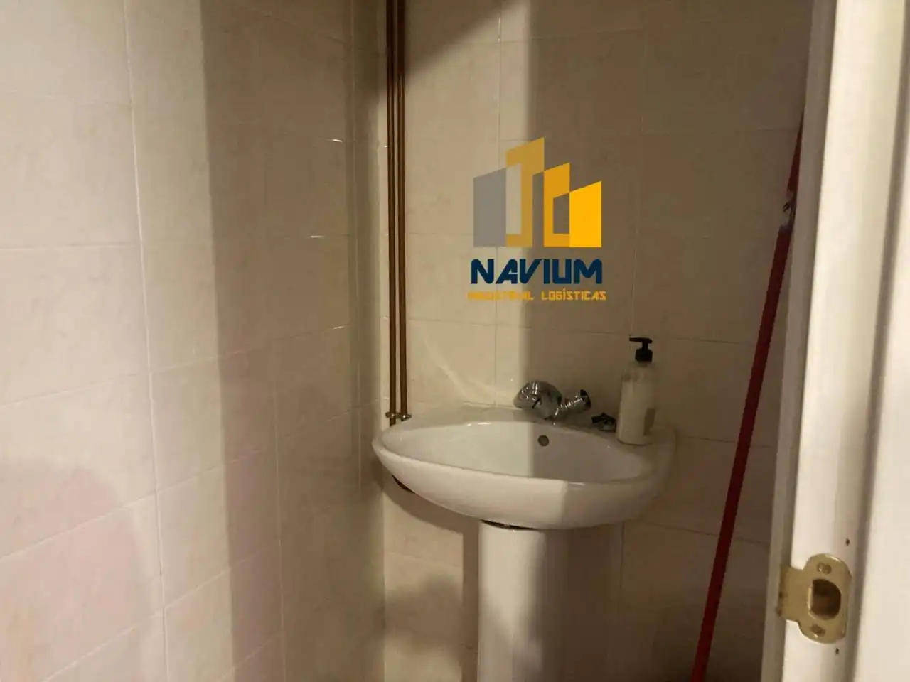 Bany de Nau industrial en venda en Madrid