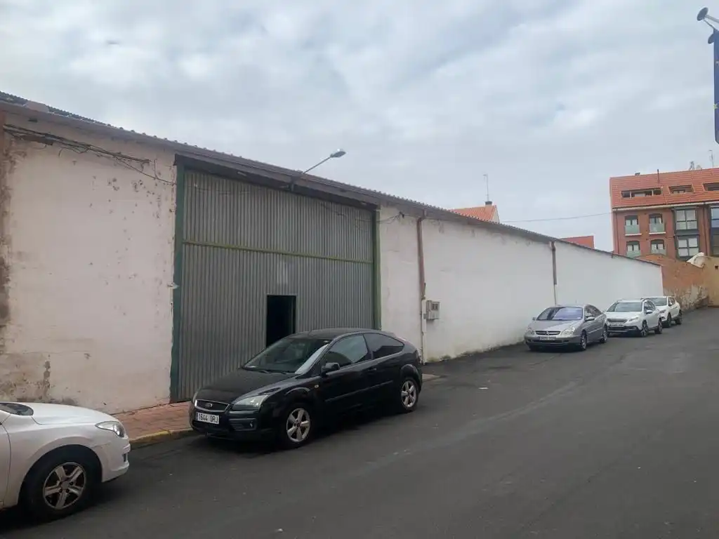 Nau industrial en venda a Benavente