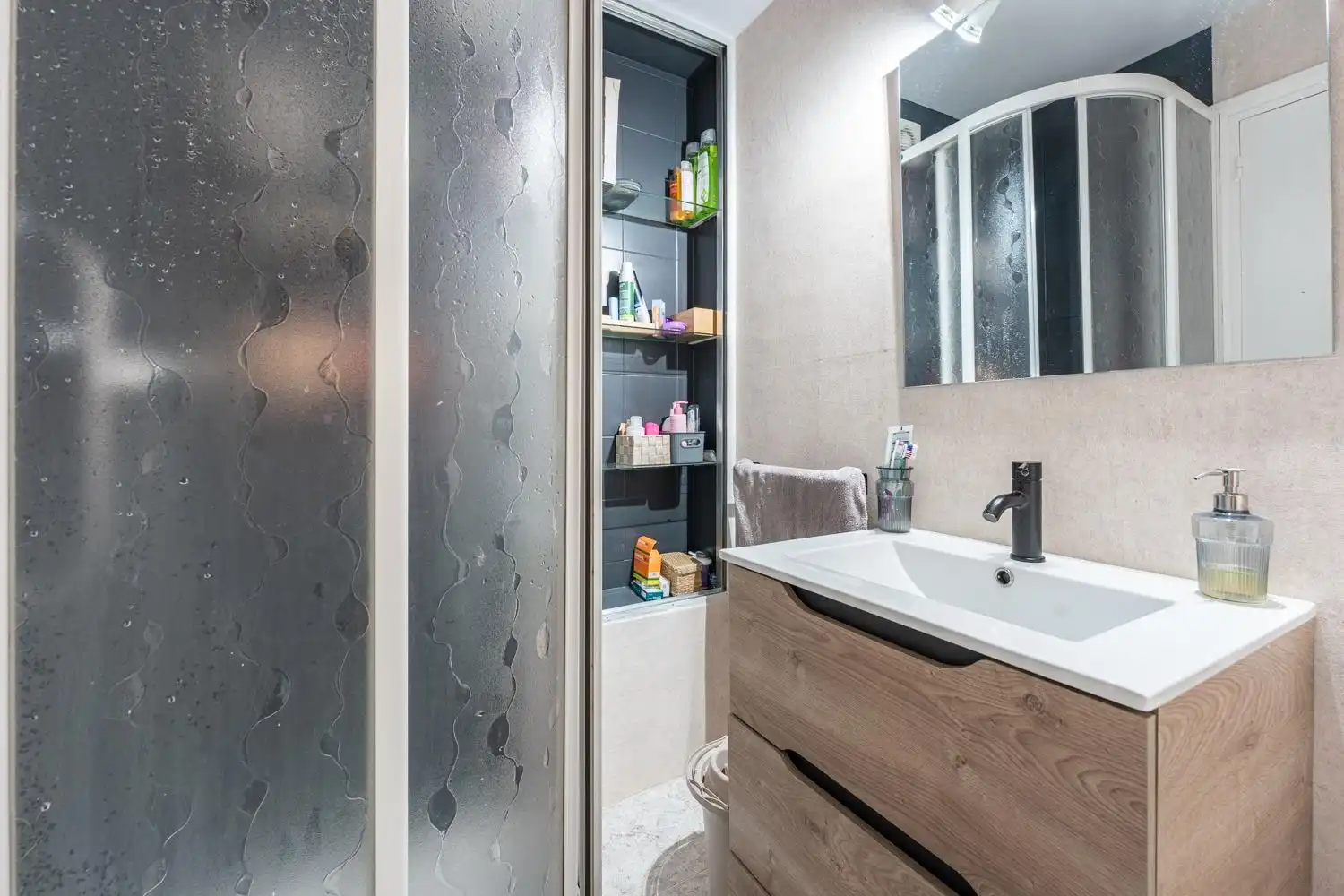 Bathroom of Flat for rent in Latina