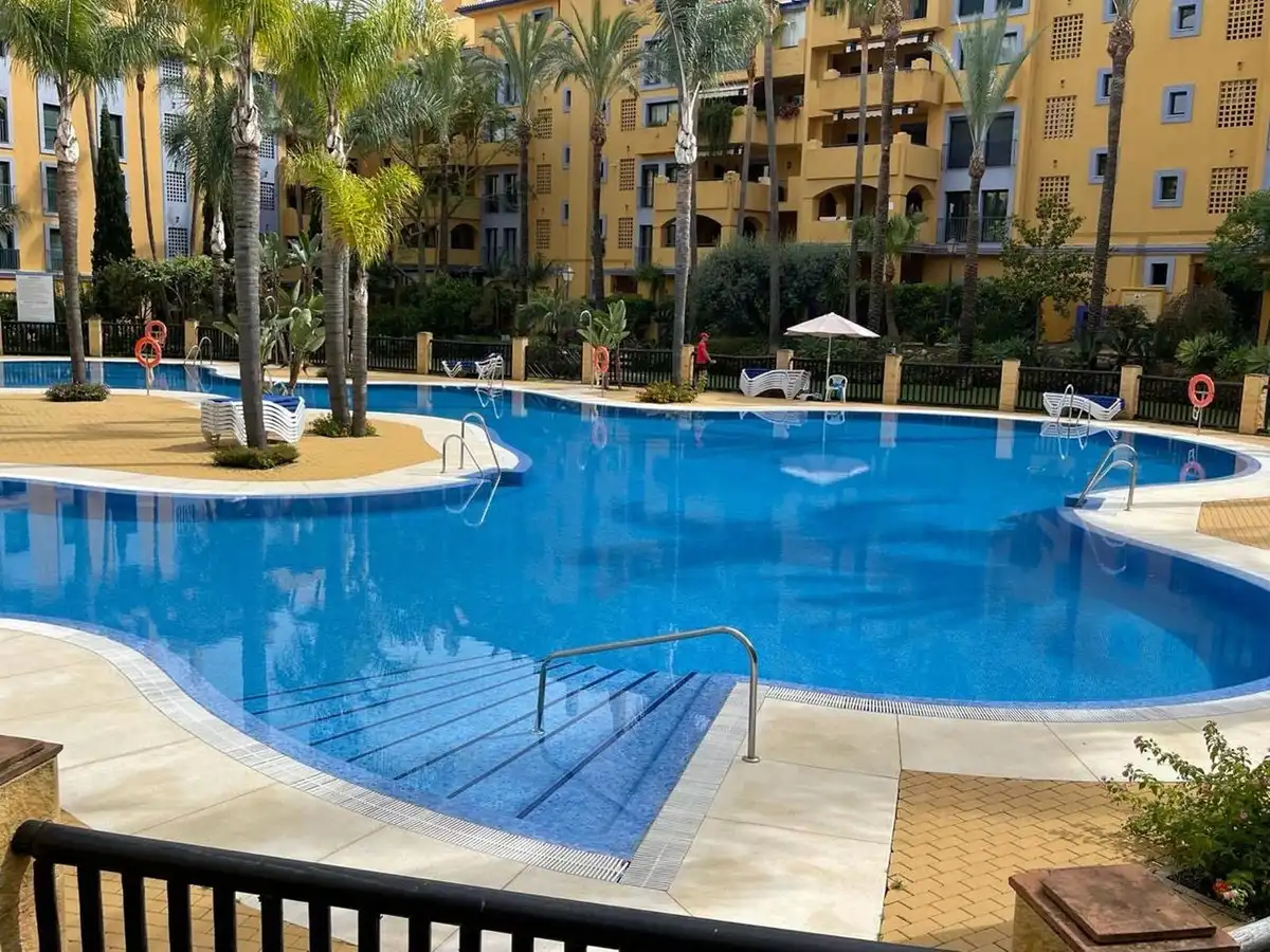 Flat with lift for sale in San Pedro de Alcántara, imagen 2