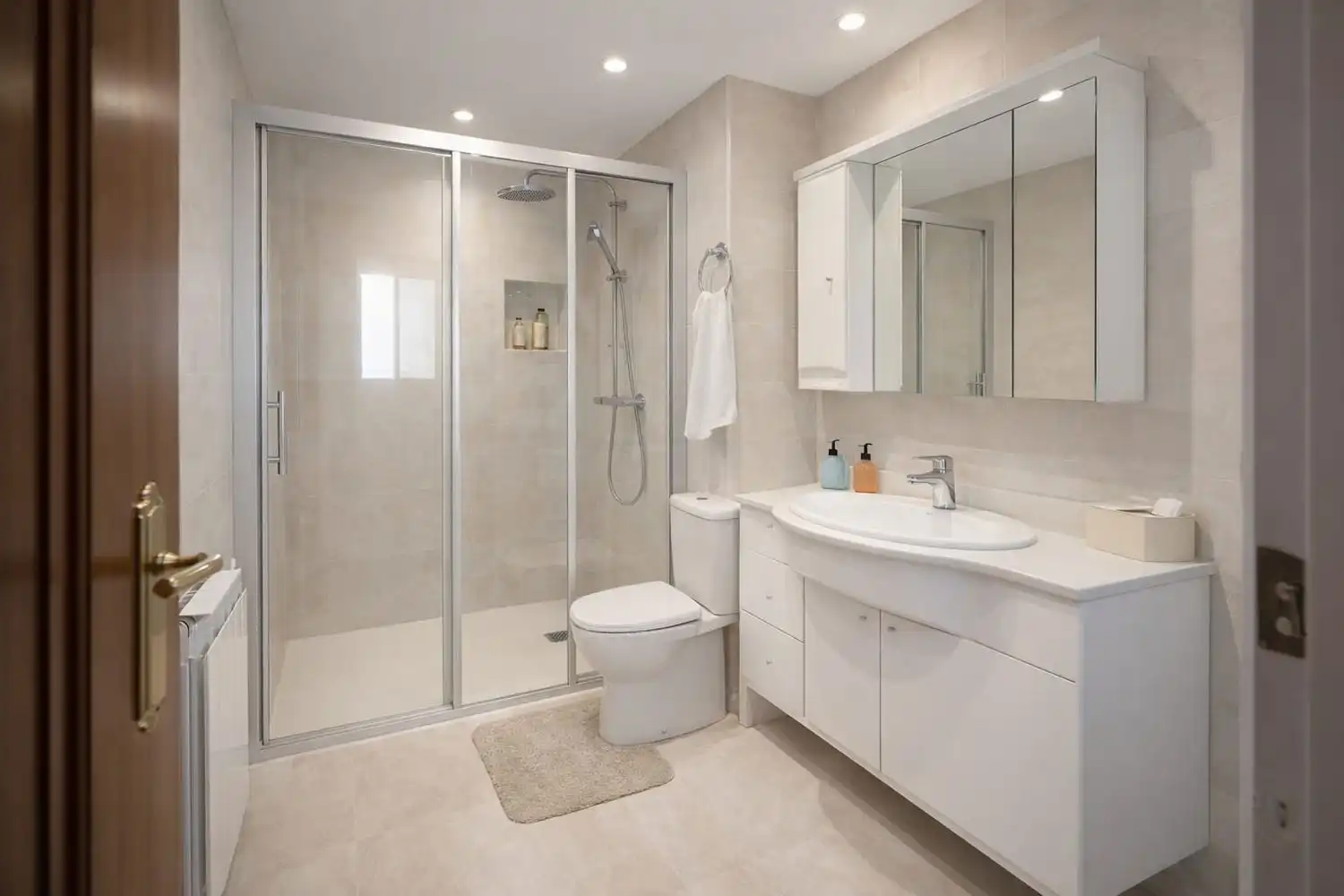 Baño de Piso en venta en Avilés con Calefacción, Trastero y Piscina