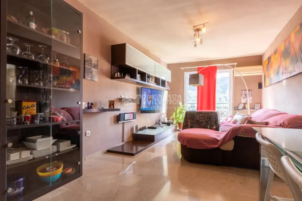 Sala d'estar de Pis en venda en Cenes de la Vega amb Piscina comunitària