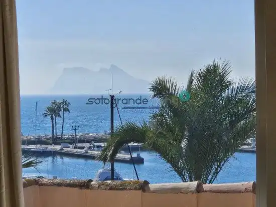 Vista exterior de Apartament en venda en Sotogrande amb Aire condicionat, Calefacció i Terrassa
