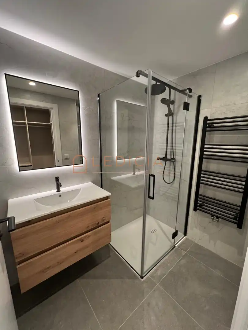 Flat with lift for sale in Sanjurjo Badía, imagen 25