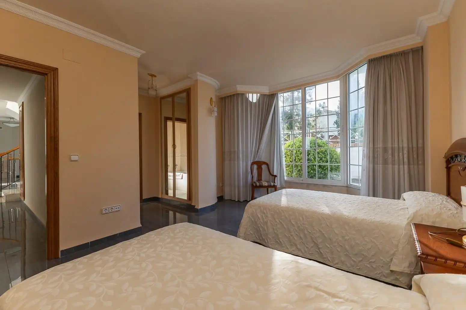 Habitación de Casa o chalet en venta en Chiva con Aire acondicionado, Terraza y Piscina