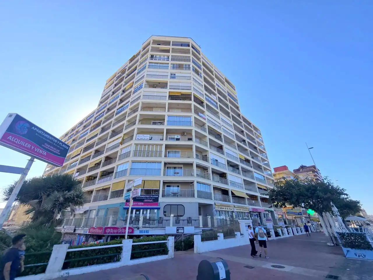 Vista exterior de Apartament en venda en Gandia amb Aire condicionat, Terrassa i Moblat