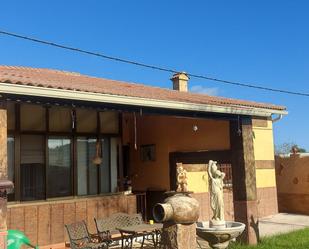 Vista exterior de Casa o xalet en venda en Badajoz Capital amb Terrassa i Piscina