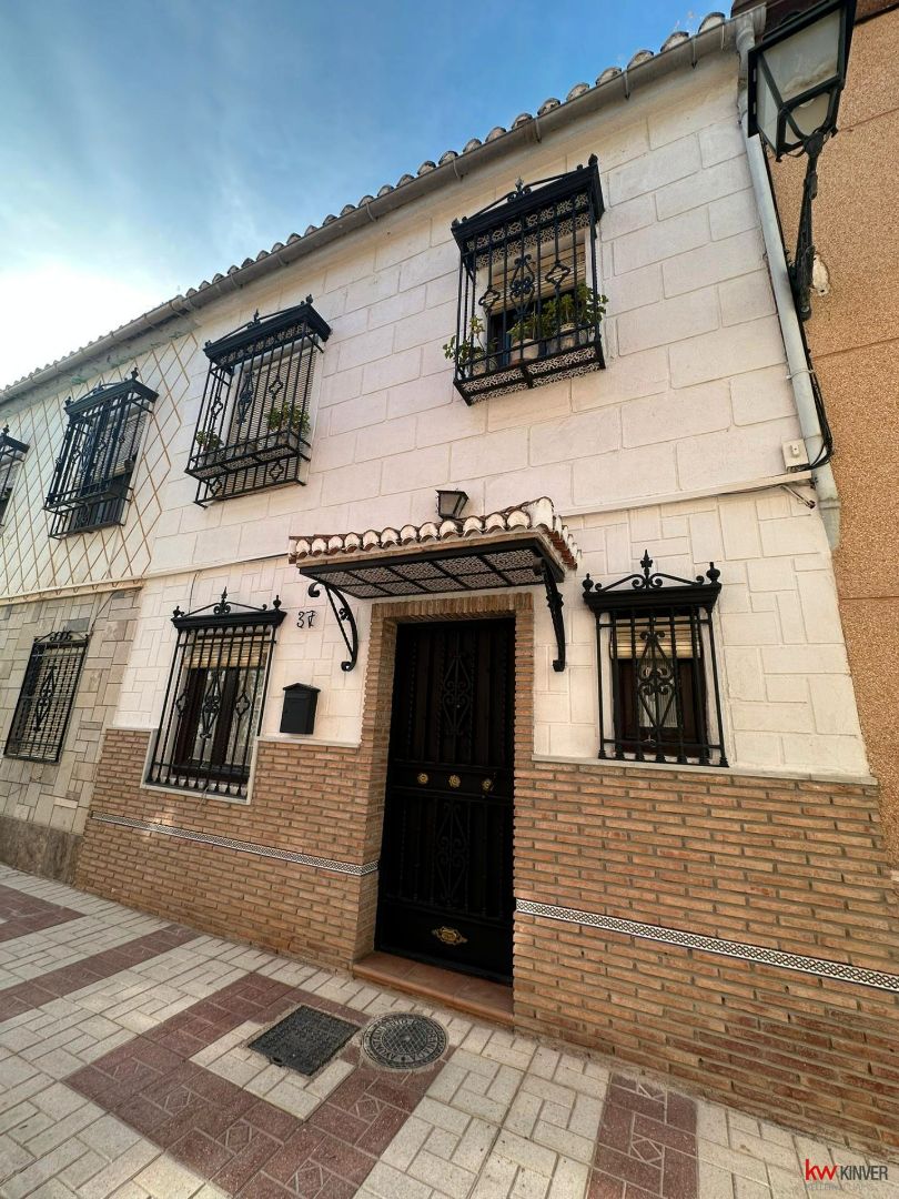 Vista exterior de Casa adosada en venda en  Granada Capital amb Aire condicionat