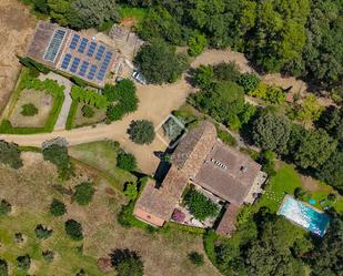 Jardí de Finca rústica en venda en Fontcoberta amb Terrassa i Piscina