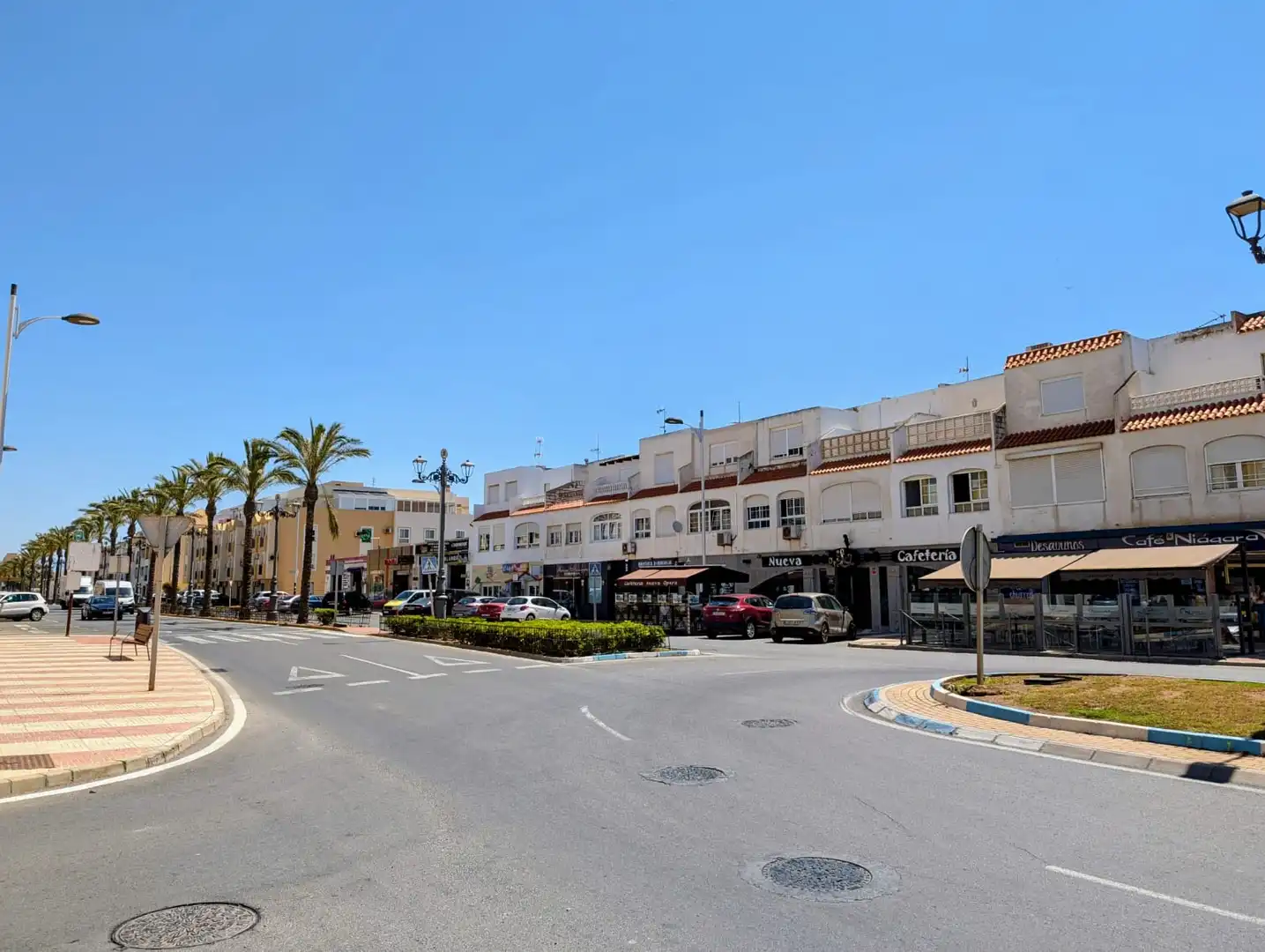 Exterior view of Detached homes for sale in Roquetas de Mar  with Terrace, Furnished and Balcony