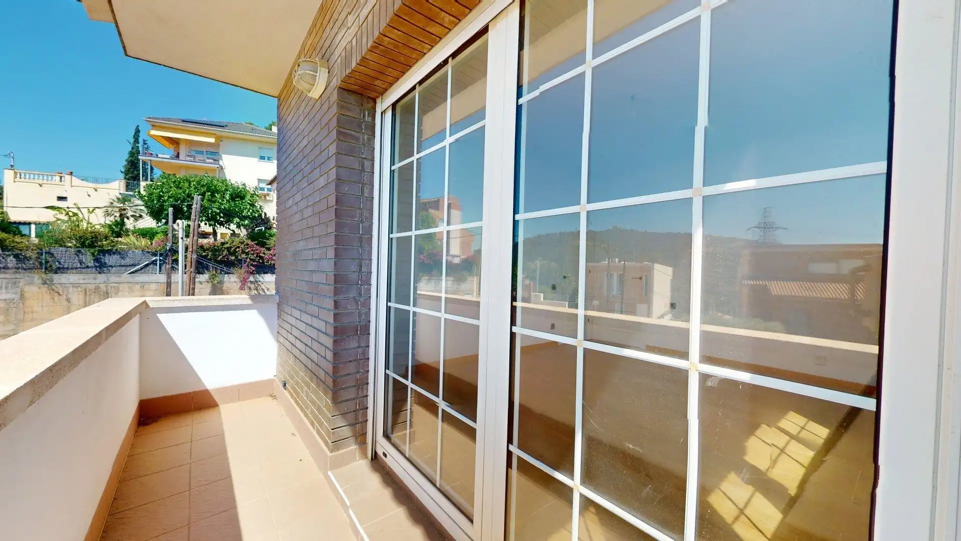 Vista exterior de Casa o xalet en venda en Sant Boi de Llobregat amb Aire condicionat, Calefacció i Jardí privat