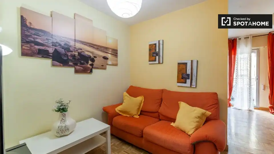 Sala d'estar de Pis de lloguer en Alcalá de Henares amb Aire condicionat, Calefacció i Moblat