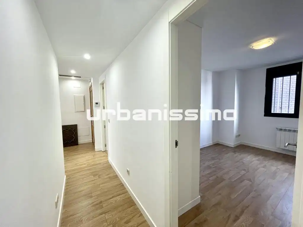 Flat for rent in Calle de Granada, Pacífico