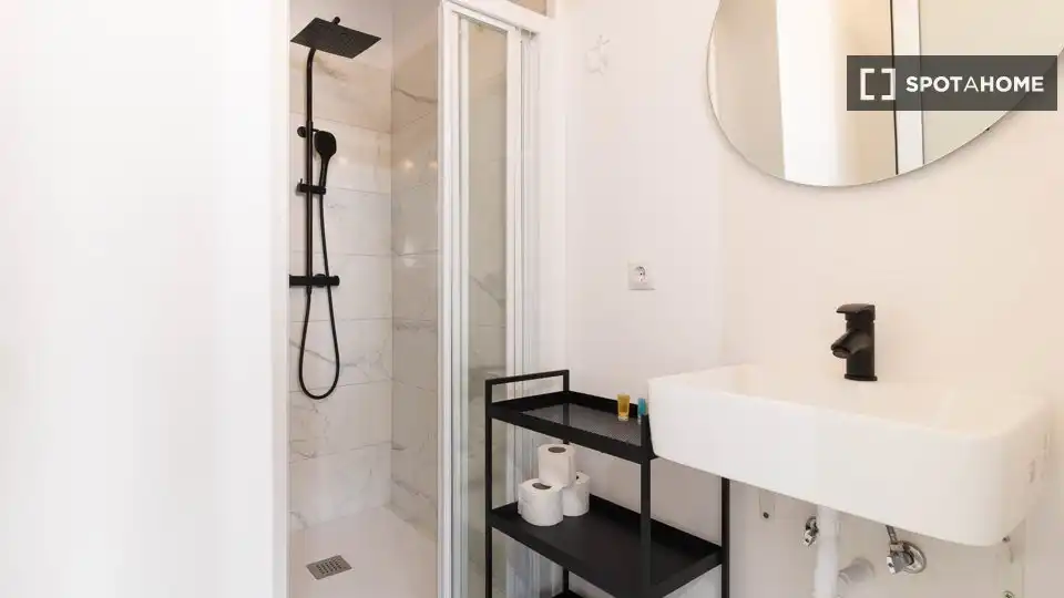 Baño de Piso para compartir en Las Palmas de Gran Canaria con Aire acondicionado, Terraza y Amueblado