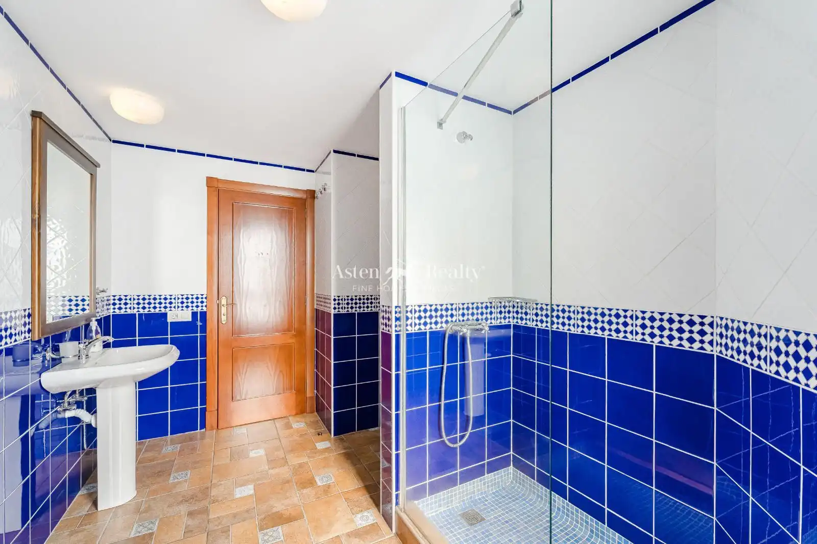 Bathroom of Houses for sale in Adeje  with Air Conditioner, Terrace and Swimming Pool