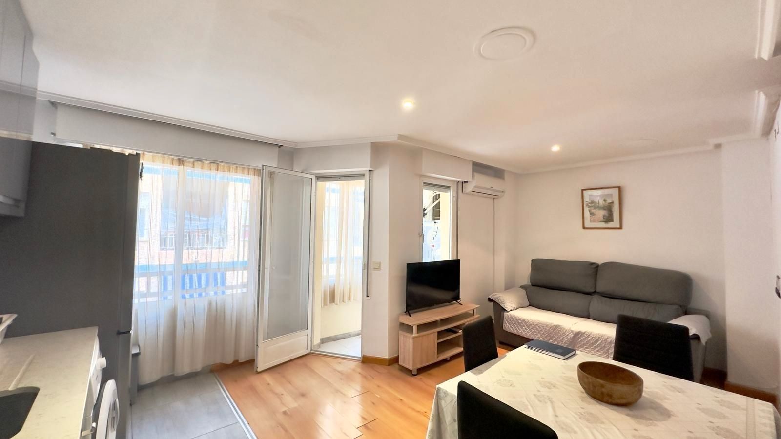 Sala de estar de Apartamento en venta en Torrevieja con Aire acondicionado, Calefacción y Terraza