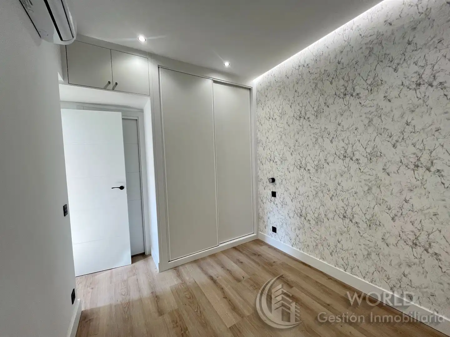 Schlafzimmer von Wohnung zum Verkauf in Madrid mit Klimaanlage, Heizung und Möbliert