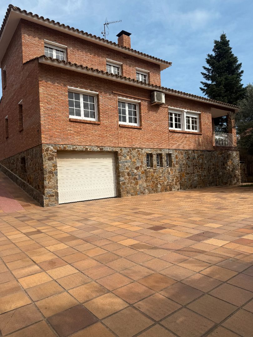 Parking of House or chalet for sale in Sant Cugat del Vallès  with Air Conditioner, Heating and Terrace