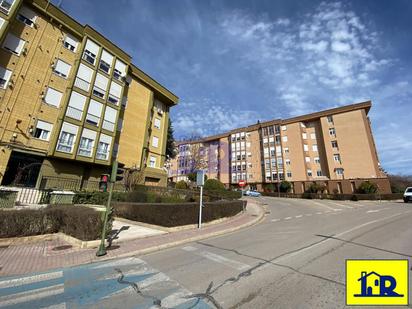 Vista exterior de Pis en venda en Cuenca Capital amb Calefacció, Terrassa i Traster