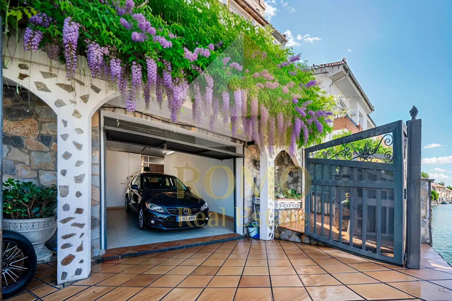Vista exterior de Casa adosada en venta en Santa Perpètua de Mogoda con Aire acondicionado, Calefacción y Jardín privado