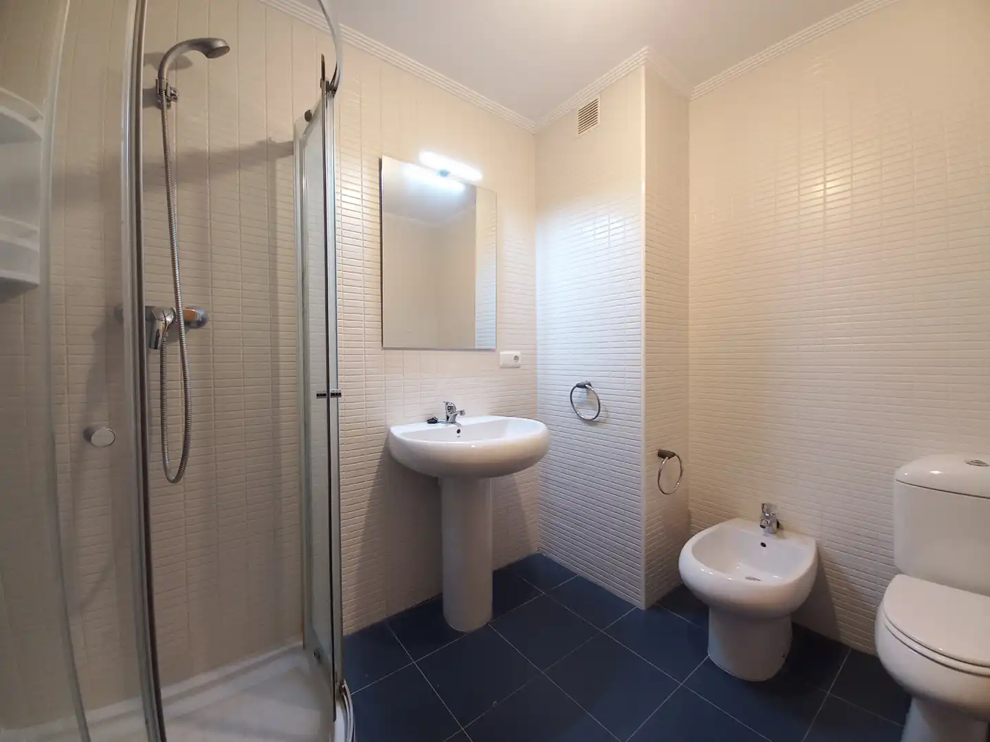 Bathroom of Flat for rent in Burgos  with Heating and Storage room