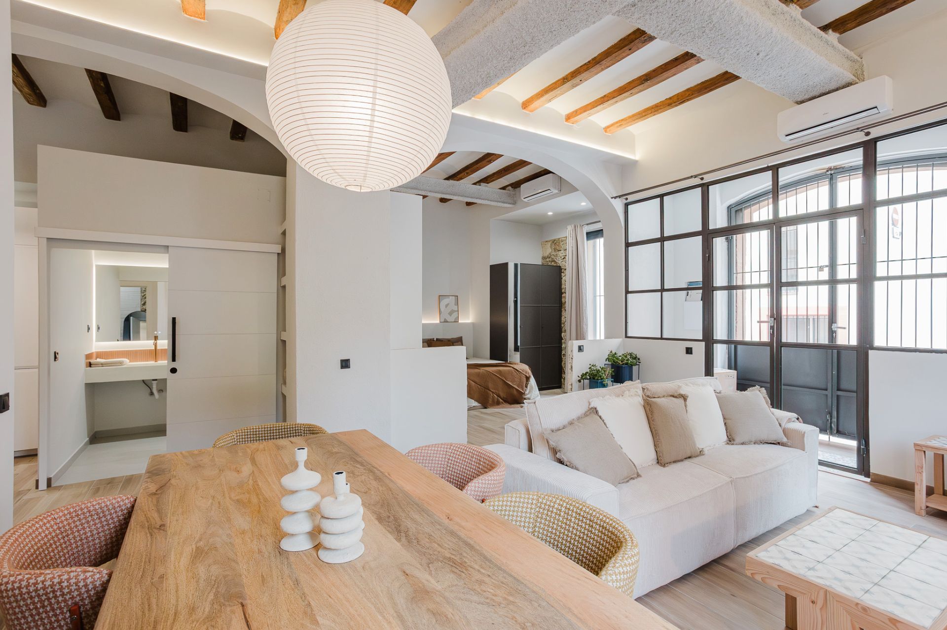 Living room of Planta baja for sale in  Barcelona Capital  with Air Conditioner, Parquet flooring and Furnished