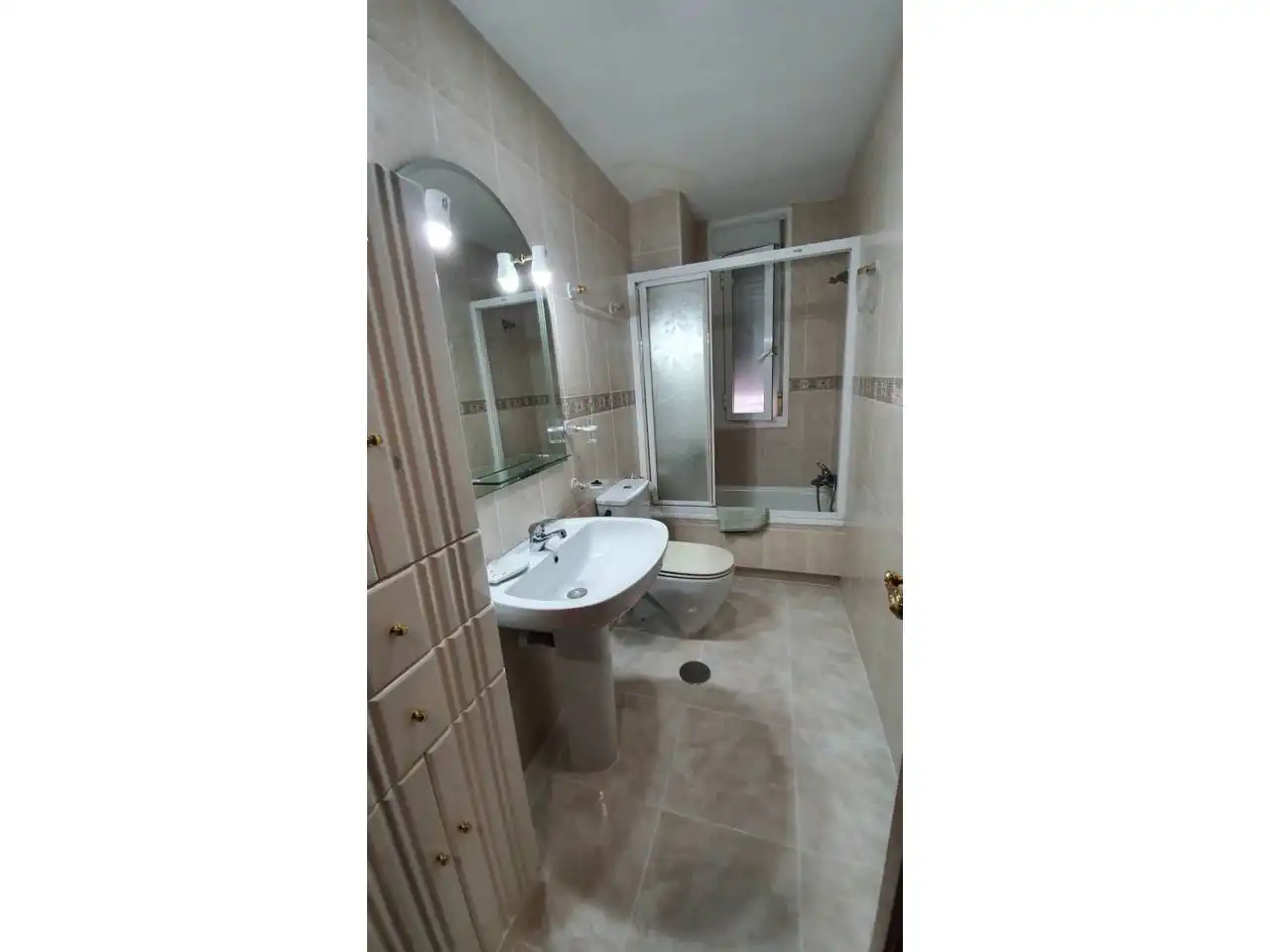 Badezimmer von Wohnung zur Miete in Fuenlabrada mit Heizung und Möbliert