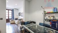 Living room of Flat to rent in  Madrid Capital  with Air Conditioner, Heating and Furnished
