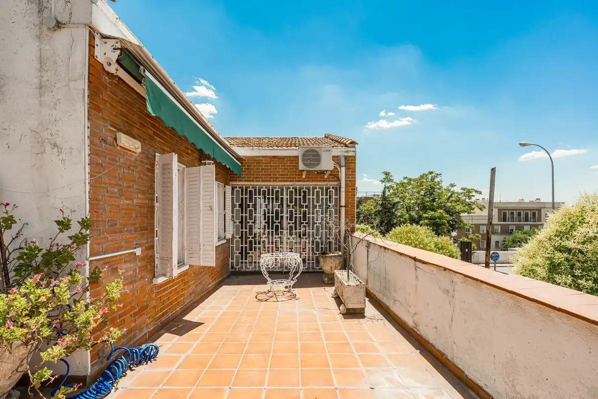 Terrassa de Casa o xalet en venda en Madrid amb Aire condicionat, Calefacció i Jardí privat