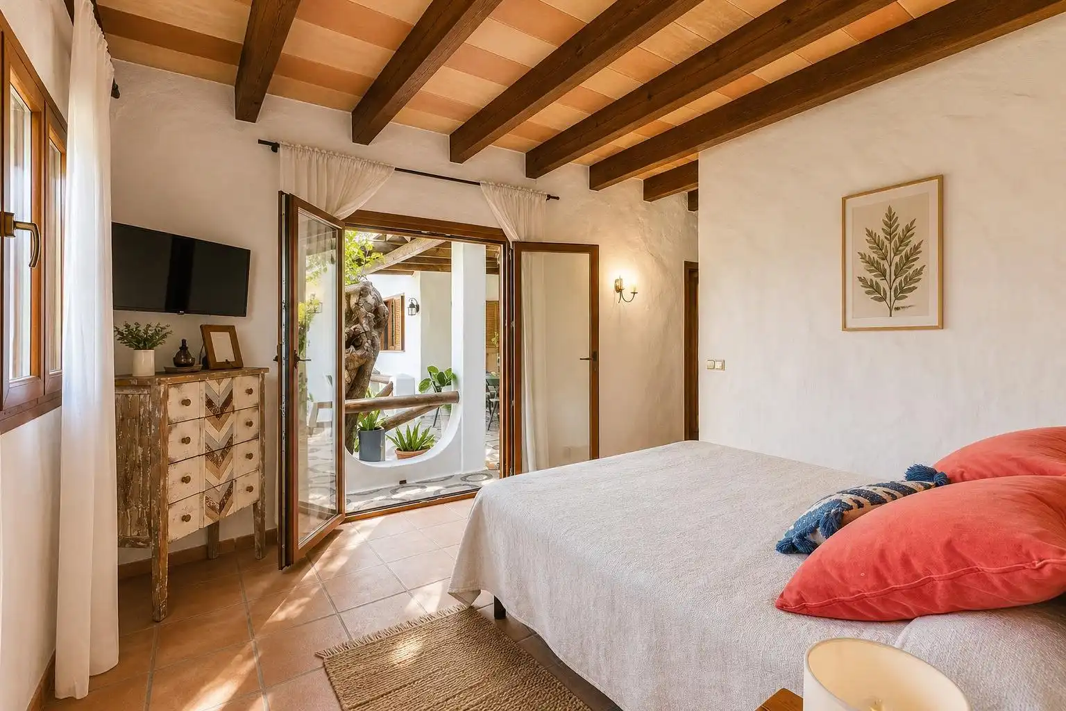 Dormitori de Finca rústica en venda en Calvià amb Aire condicionat, Jardí privat i Terrassa