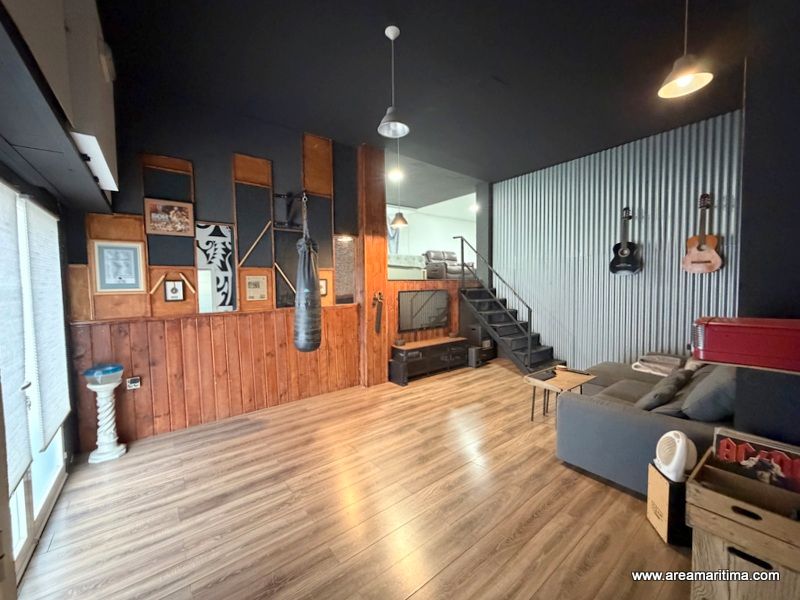 Premises for sale in  Valencia Capital  with Air Conditioner and Parquet flooring