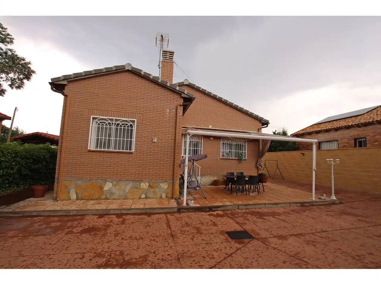 Vista exterior de Casa o xalet en venda en Trijueque amb Calefacció, Jardí privat i Terrassa