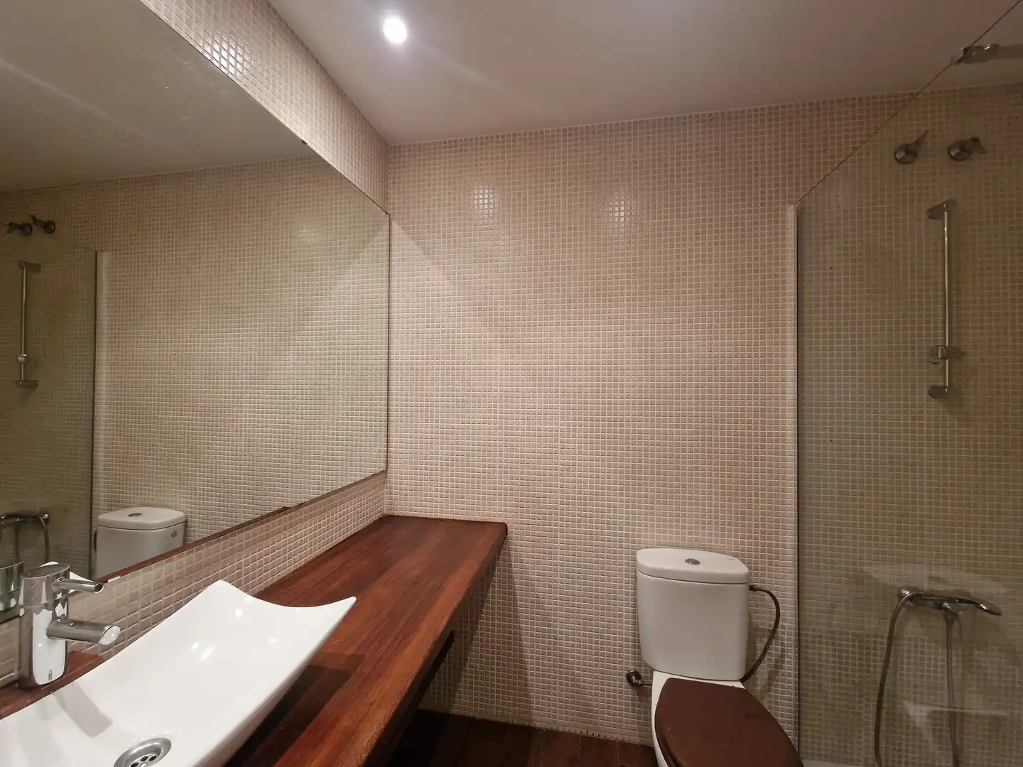 Bathroom of Ground floor for sale in Girona  with Air Conditioner, Heating and Terrace