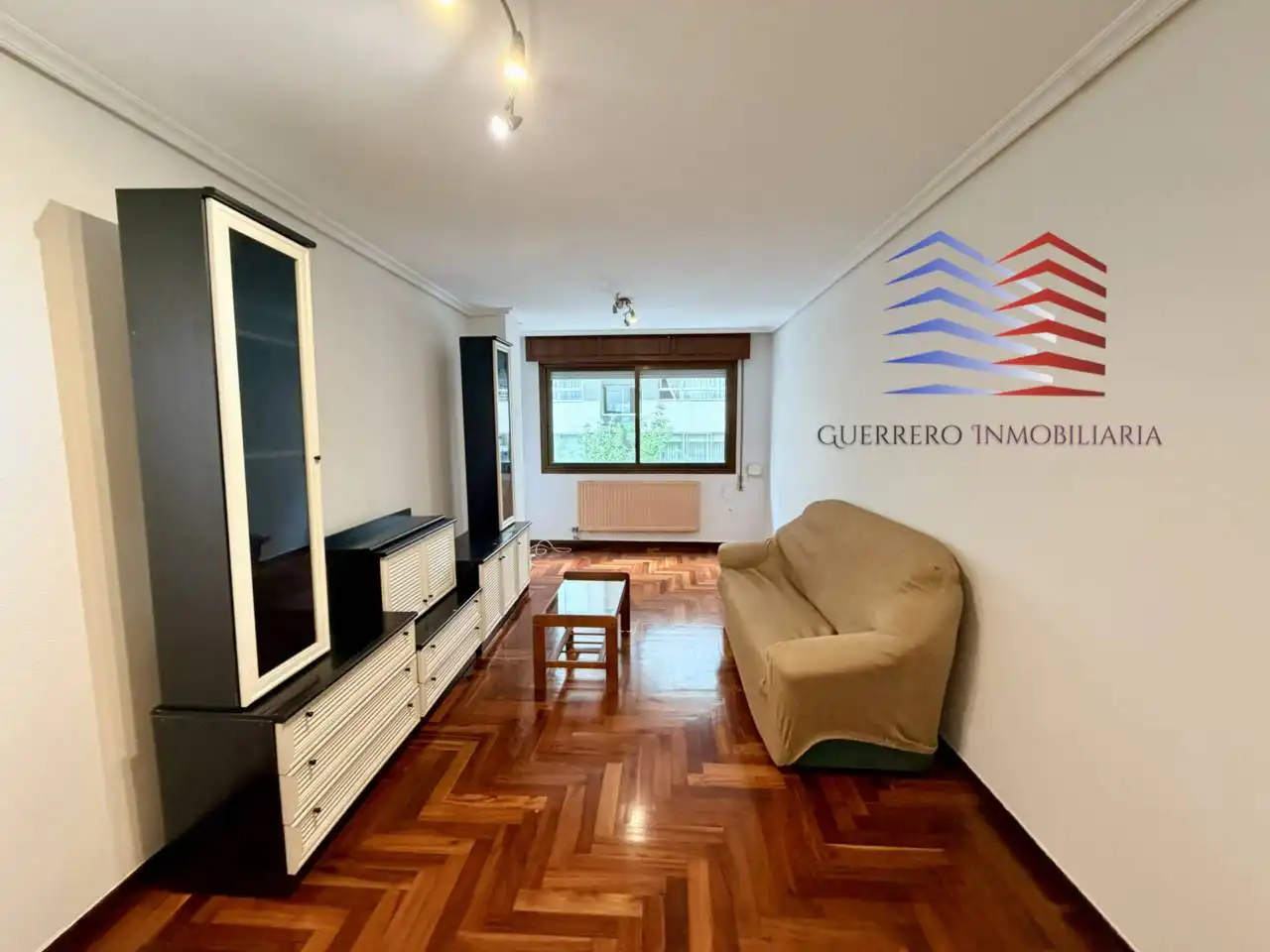 Sala de estar de Piso de alquiler en Vigo  con Calefacción, Parquet y Terraza