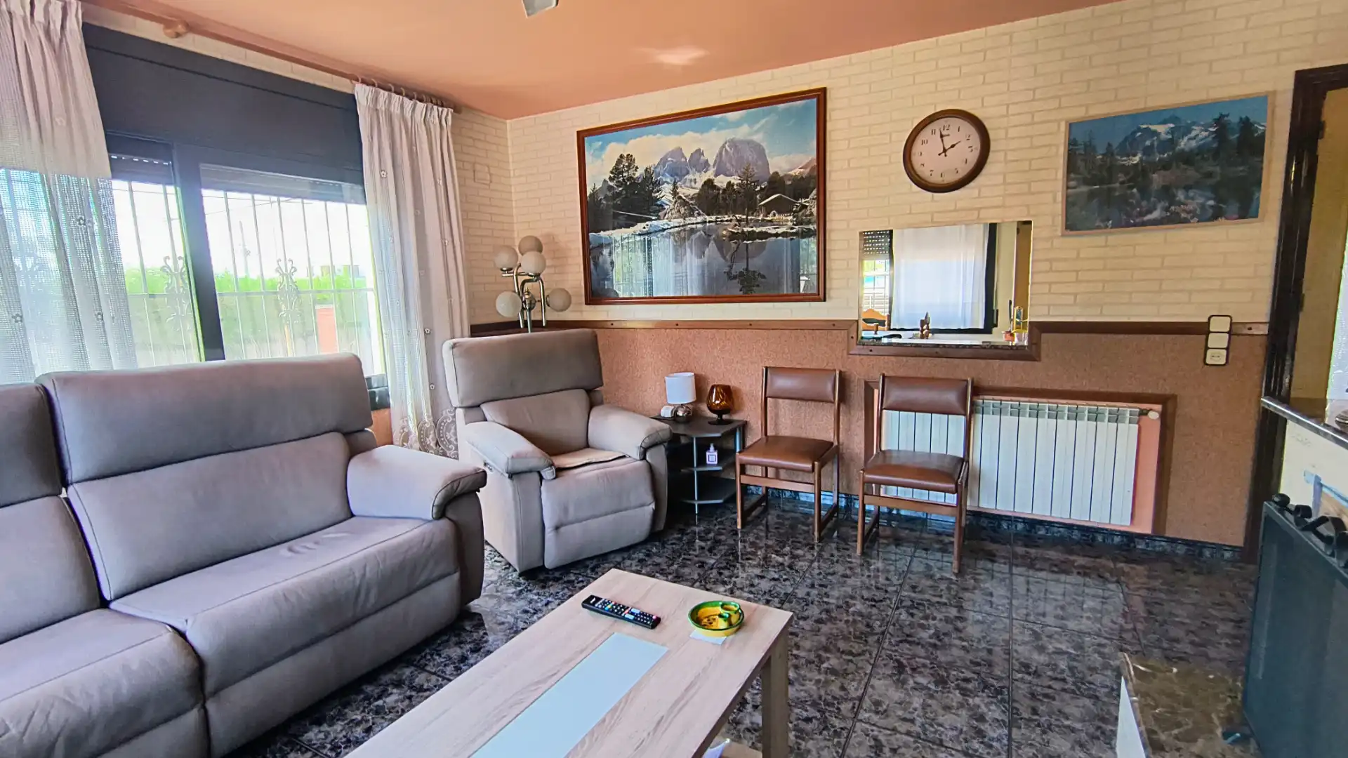 Sala d'estar de Casa o xalet en venda en Llinars del Vallès amb Aire condicionat, Calefacció i Jardí privat