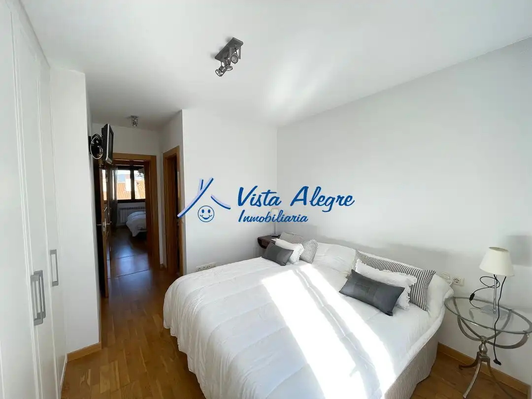 Habitación de Ático en venta en Haro con Calefacción, Parquet y Terraza