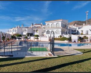 Vista exterior de Casa adosada en venda en Benalmádena amb Aire condicionat, Calefacció i Jardí privat