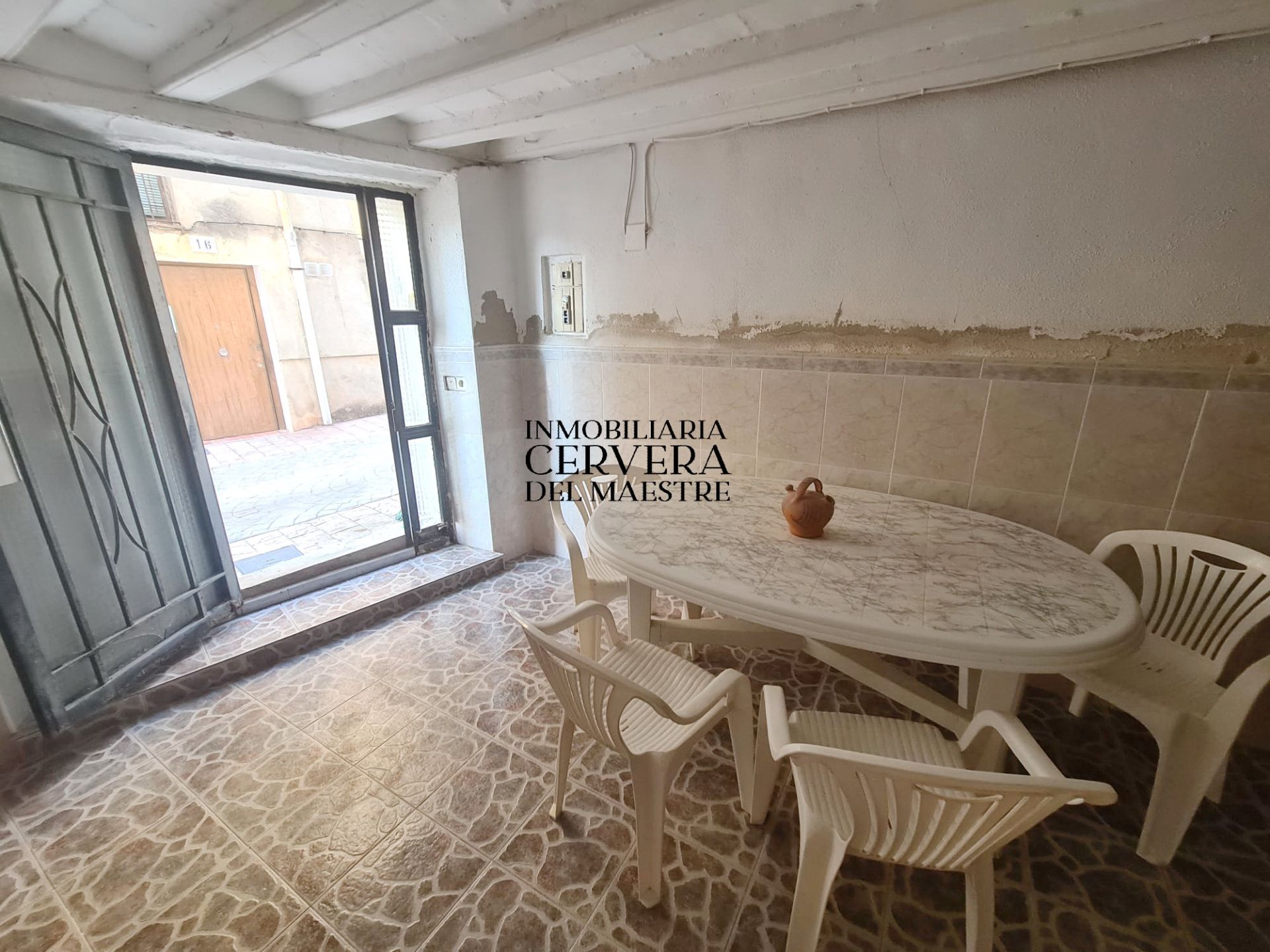 Vista exterior de Casa adosada en venda en Cervera del Maestre amb Terrassa