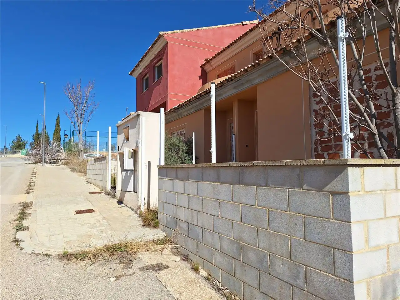 Vista exterior de Edifici en venda en Caudete de las Fuentes