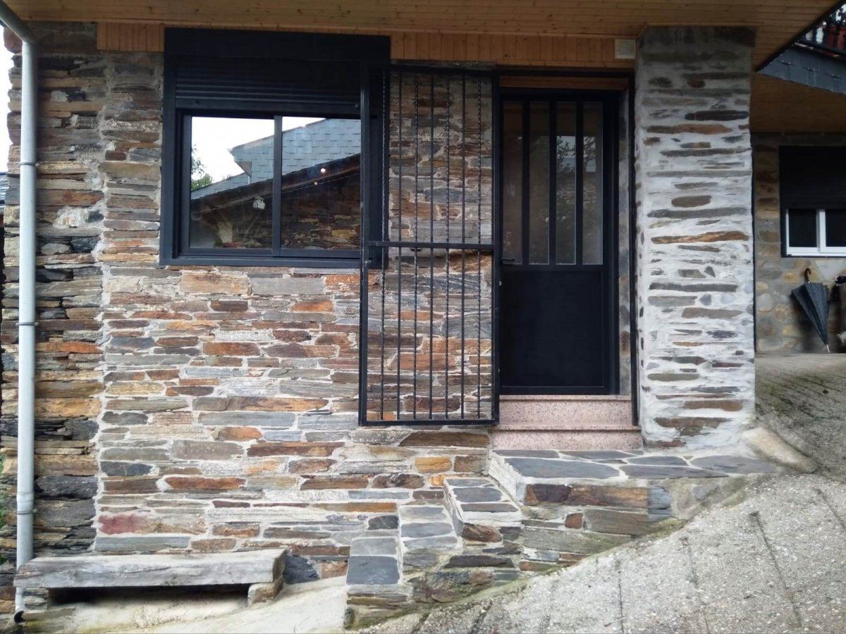 Exterior view of Country house for sale in Oencia  with Heating, Terrace and Storage room