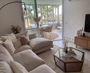 Sala d'estar de Apartament de lloguer en Calvià amb Aire condicionat, Terrassa i Moblat