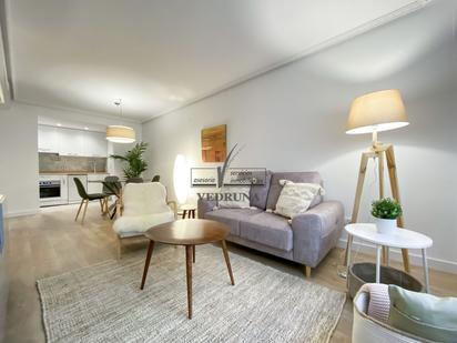 Sala d'estar de Apartament en venda en  Zaragoza Capital amb Aire condicionat, Calefacció i Parquet