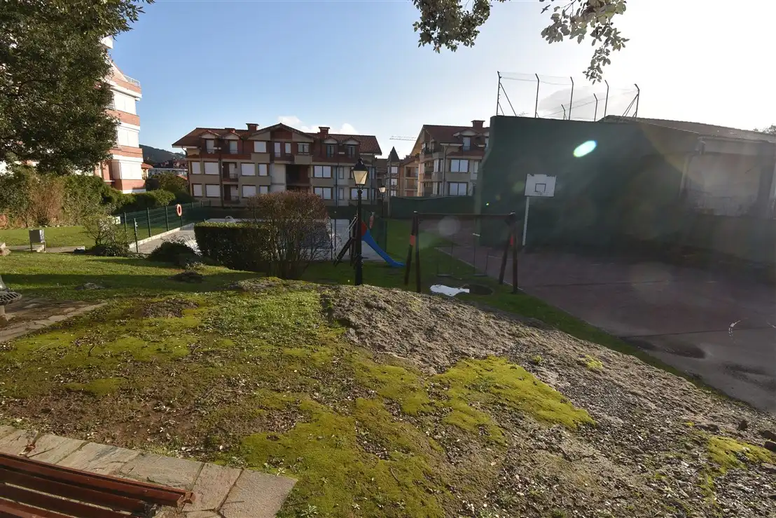 Aparcament de Àtic en venda en Noja amb Calefacció, Terrassa i Piscina comunitària