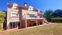 Vista exterior de Casa o xalet en venda en Torrelodones amb Terrassa i Piscina