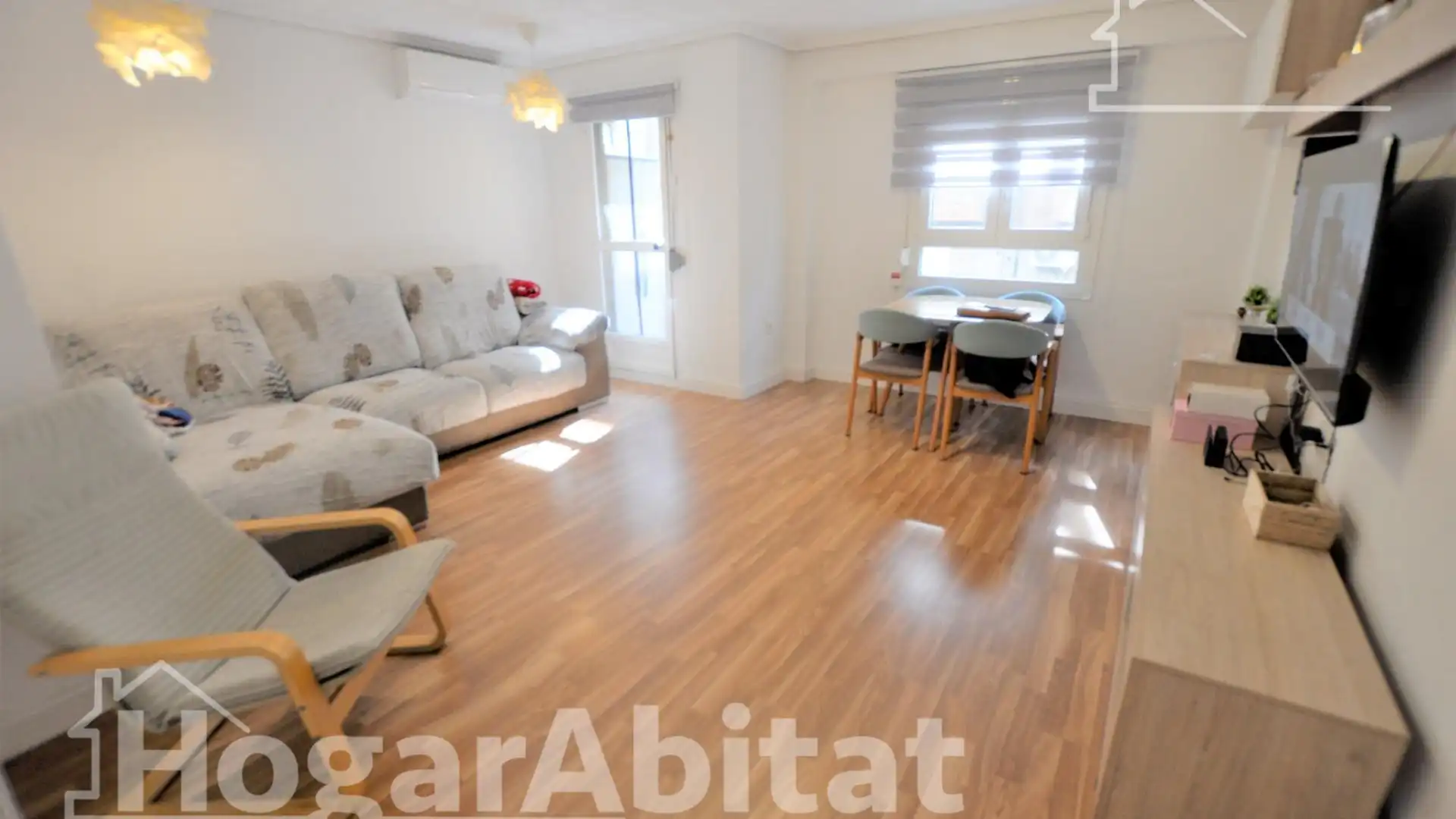 Sala d'estar de Pis en venda en  Valencia Capital amb Aire condicionat i Balcó