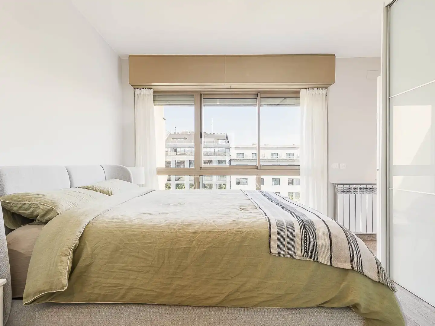 Habitación de Ático en venta en Barcelona con Aire acondicionado, Calefacción y Trastero