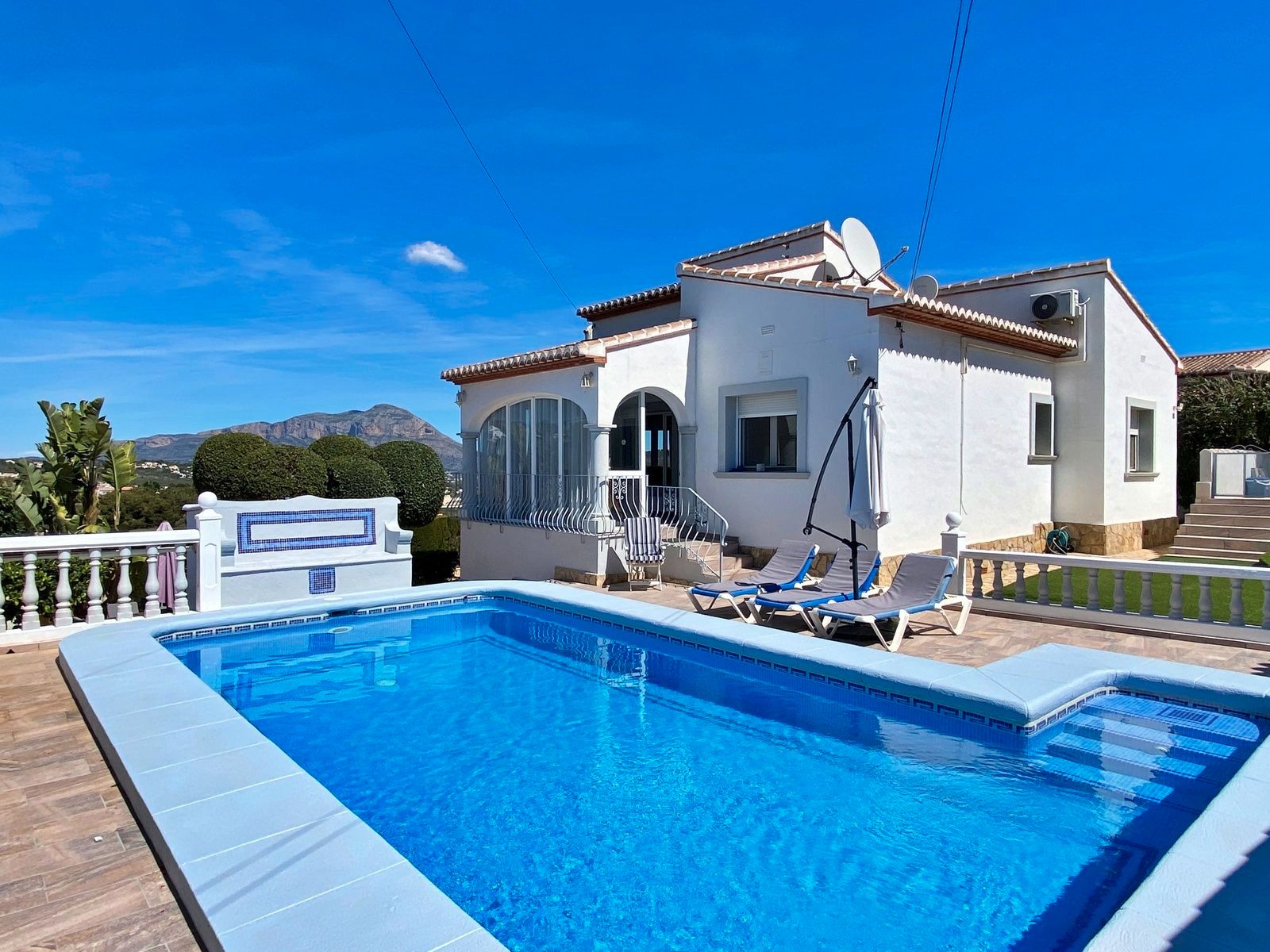 Exterior view of House or chalet for sale in Benitachell / El Poble Nou de Benitatxell  with Air Conditioner, Heating and Terrace